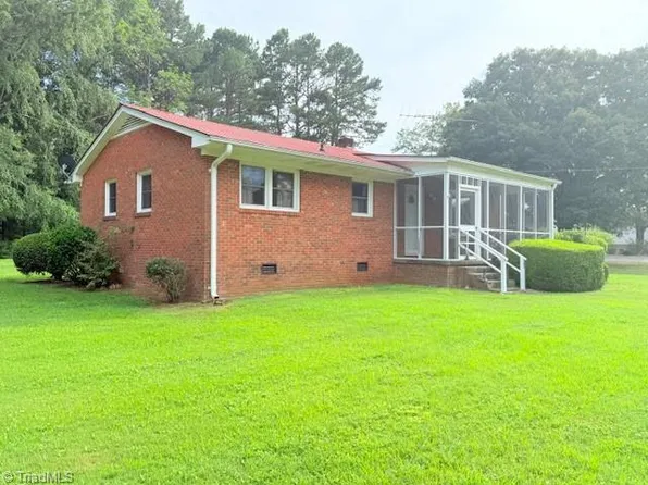 67 W Carthage St, Bennett, NC 27208