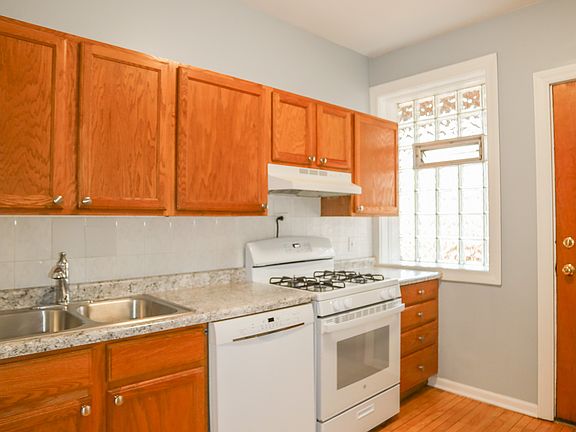 3rd image of 3803 N Lincoln Ave #3