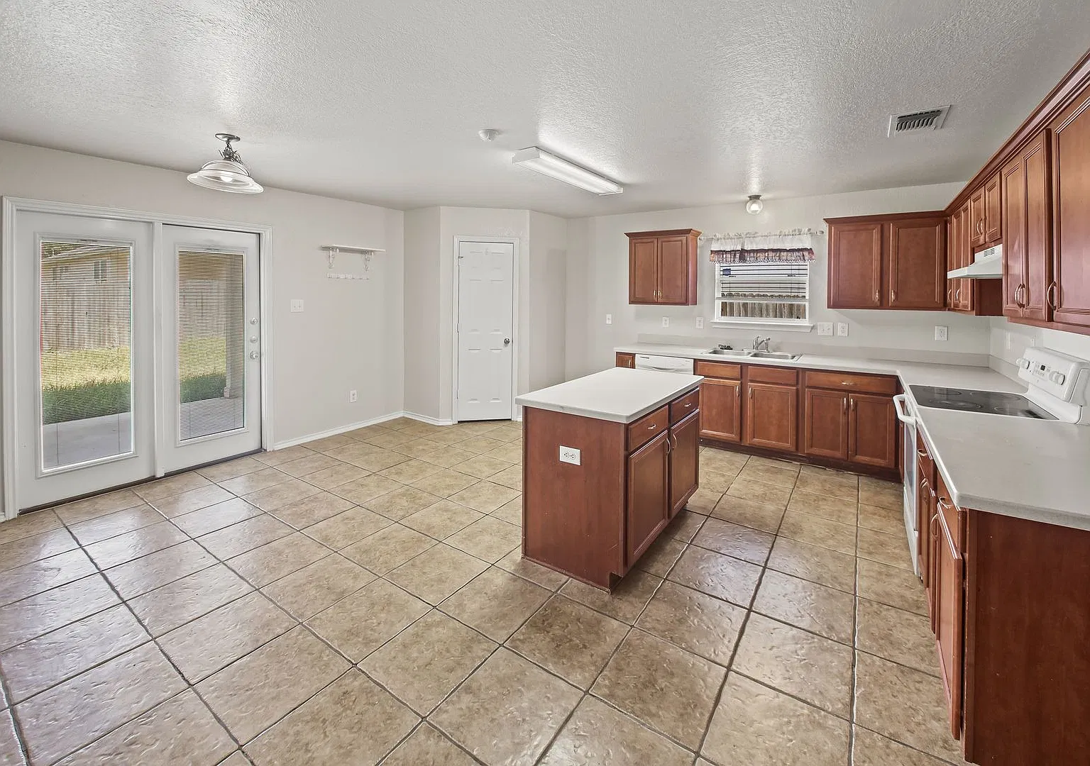 2127 Red Rock Crossing — Photo 2