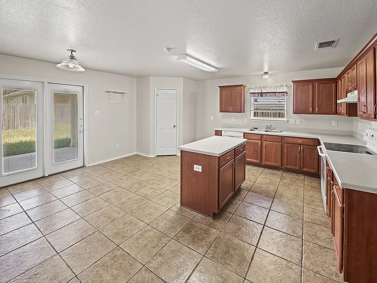 2127 Red Rock Xing — Photo 5