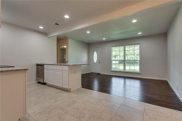 1st image of 872 Harbor Dr