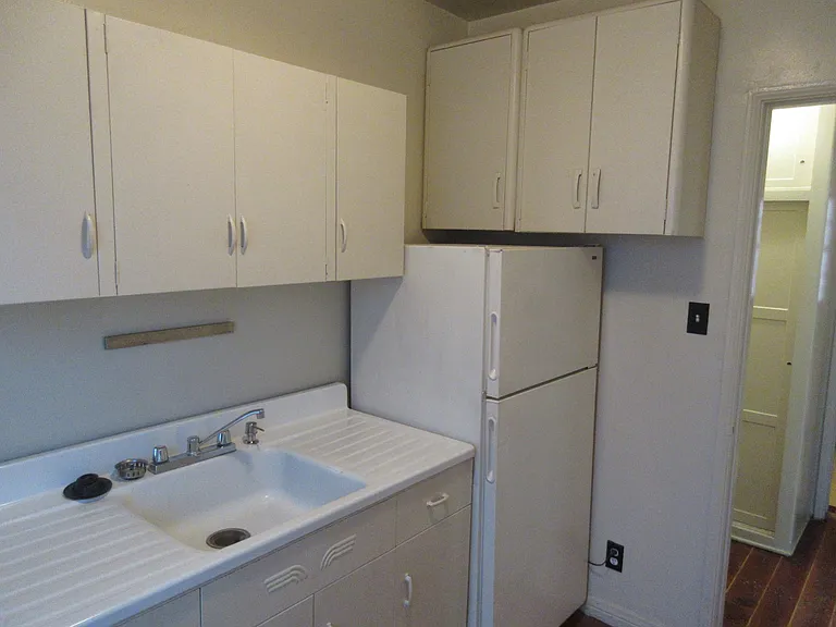 649 S Detroit St #9 — Photo 7