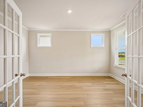 3rd image of 654 Grand Wehunt Dr
