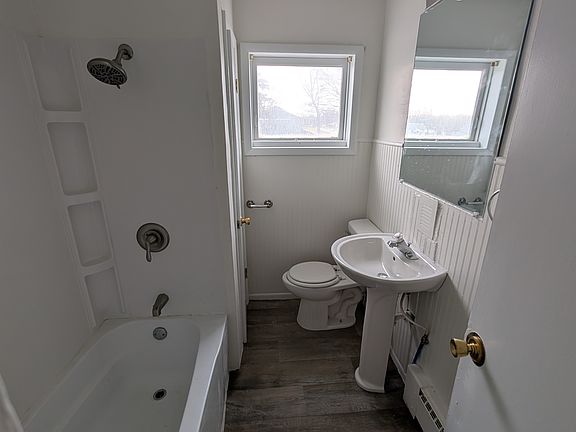 2nd image of 407 W Salem Ave #1