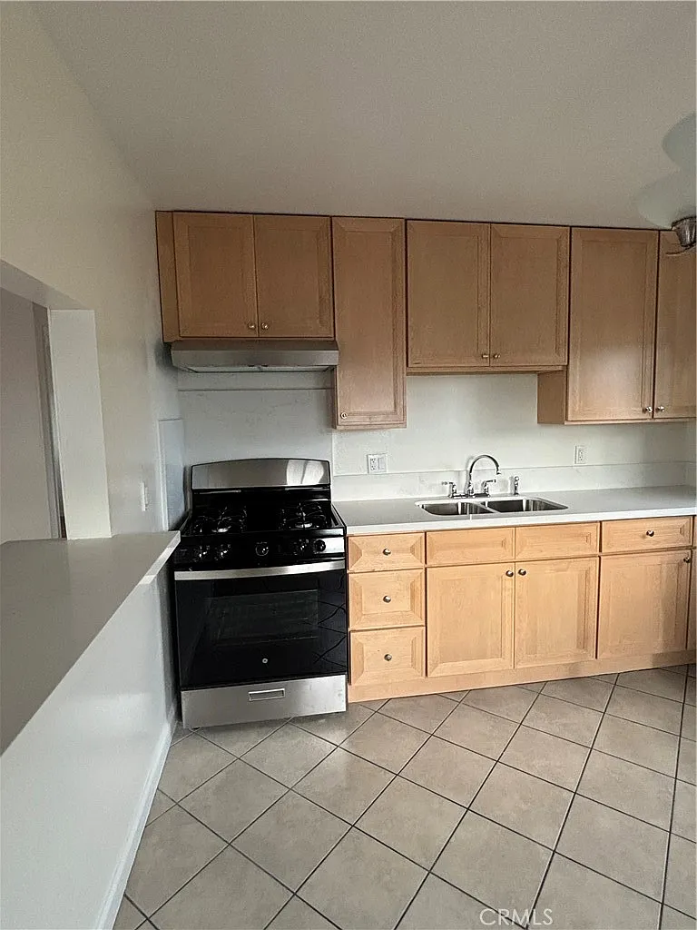 2 bed, 750 sqft, $1,995 — Photo 3