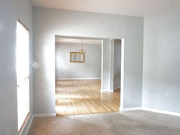 Entryway/Dining Room
