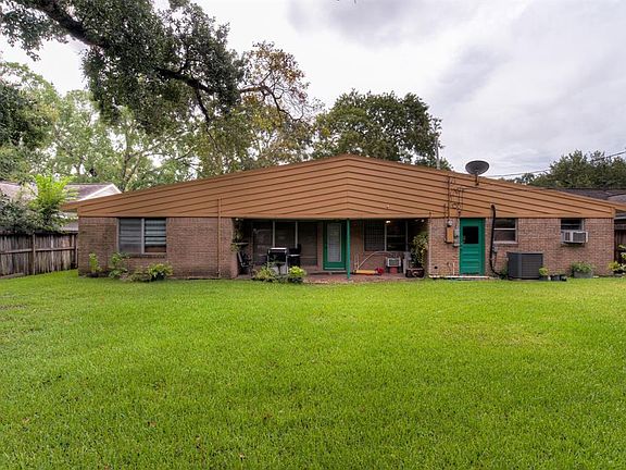 3rd image of 6254 Meadow Lake Ln