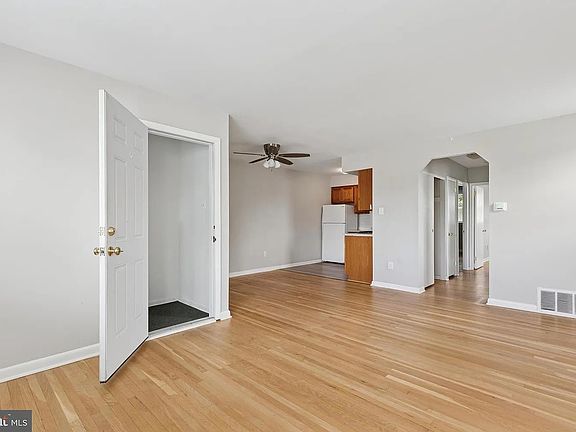 4th image of 6920 Lawnton St Floor 2