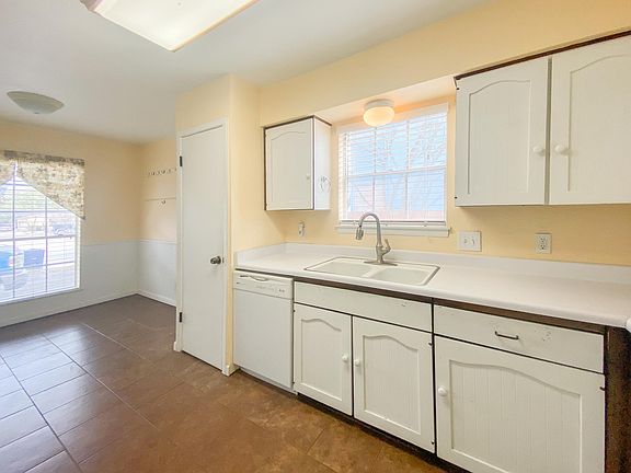 4th image of 14421 Brook Hollow Blvd #A