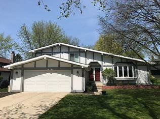 2904 Northcreek Dr, Woodridge, IL 60517