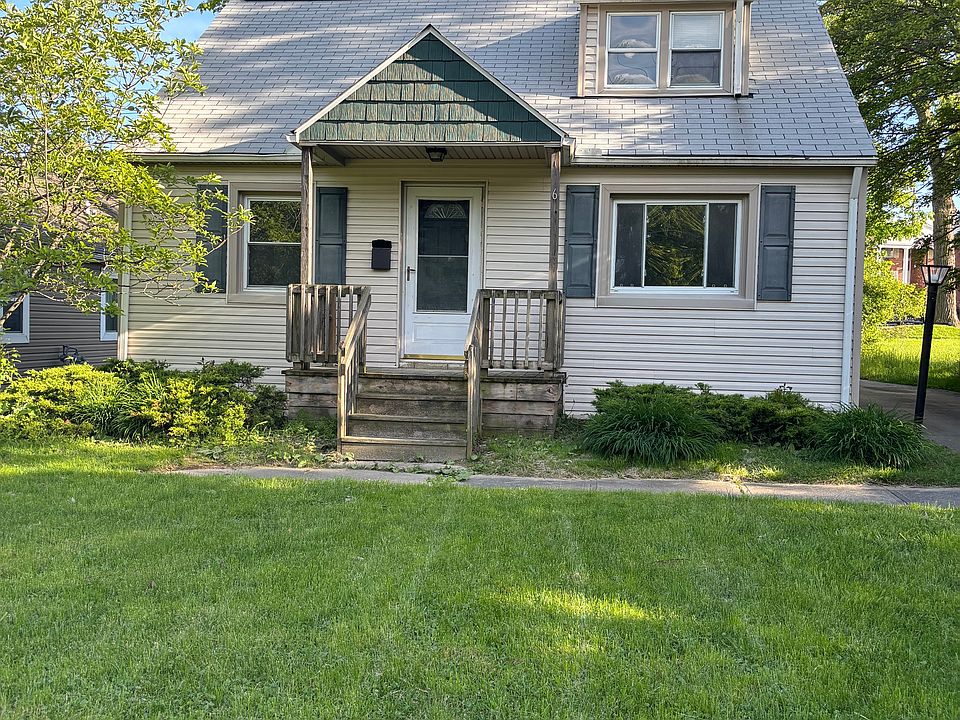 1st image of 690 Birch Hill Dr