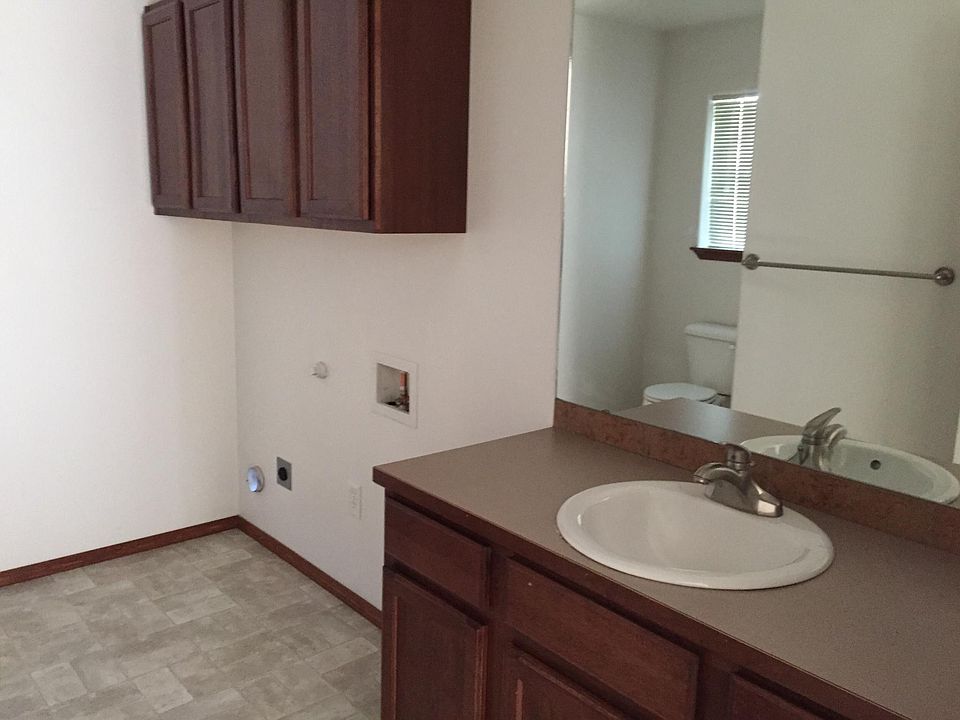 1/2 bath with w/d hookups