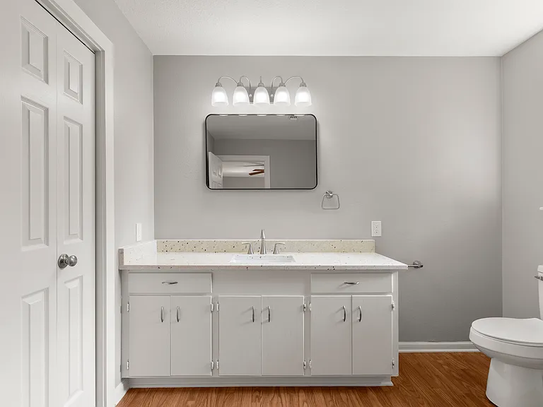 300 Oak Ln — Photo 20