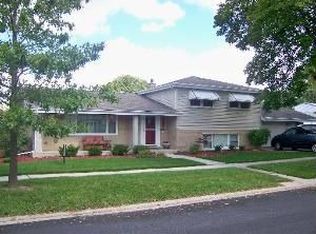 10445 S Kilbourn Ave, Oak Lawn, IL 60453