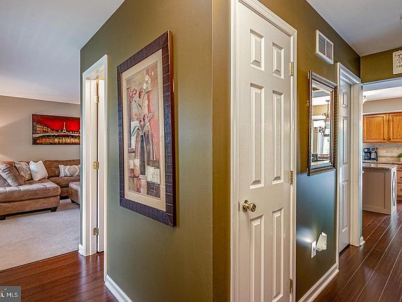 4th image of 105 Kettle Ln