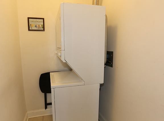 2nd image of 3729 N Elston Ave #03