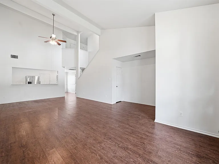 104 Carol Ave — Photo 4