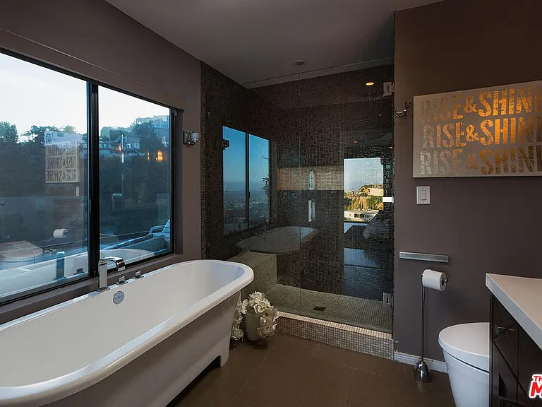 1733 Sunset Plaza Dr — Photo 40