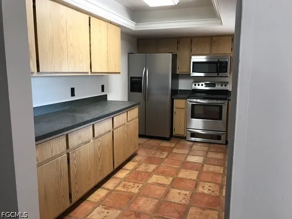 627 SE 10th Ave, Cape Coral, FL 33990