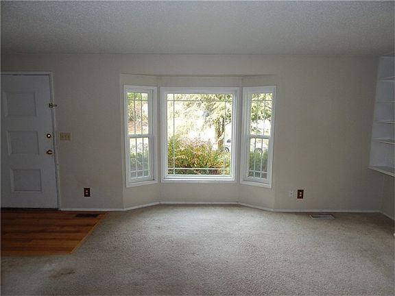 3rd image of 01908 Oxbow St NE