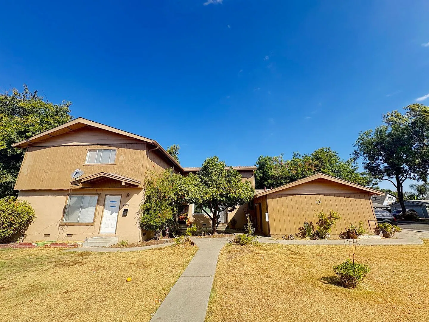 Updated Two-Bedroom, Two-Bathroom Unit for Rent — Photo 2