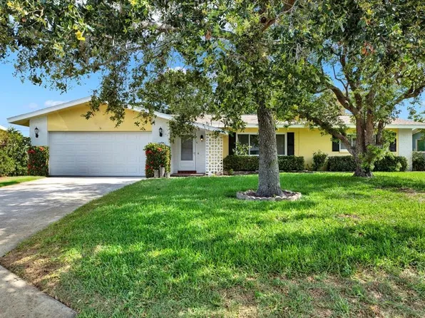 13795 Antigua Dr, Seminole, FL 33776