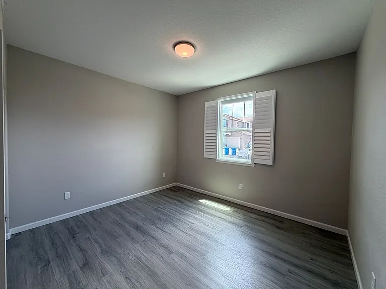 700 Apricot Cir — Photo 33