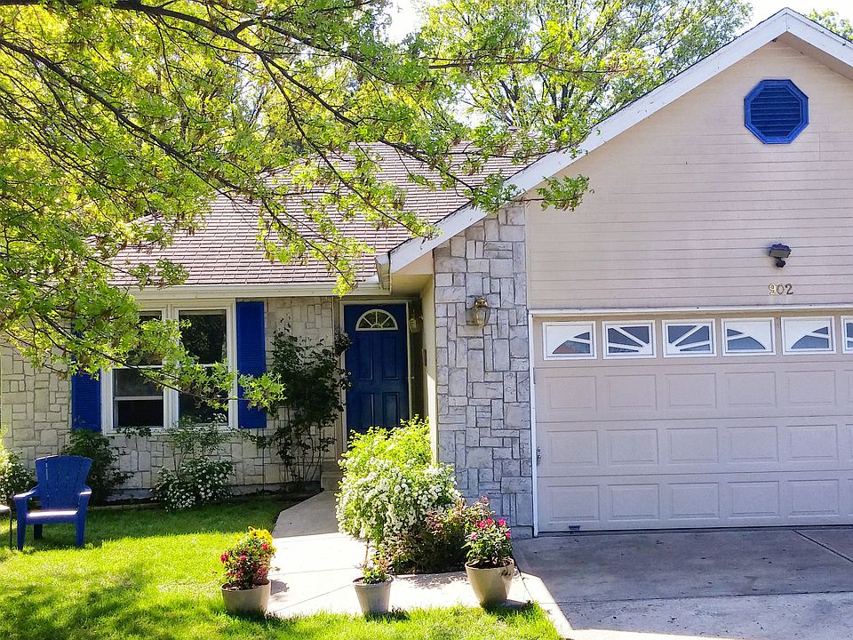 1st image of 902 SW Hereford Dr