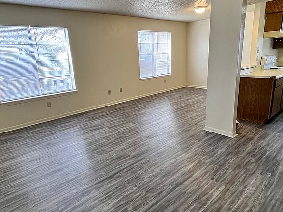 4th image of 407 Summer Ct APT A