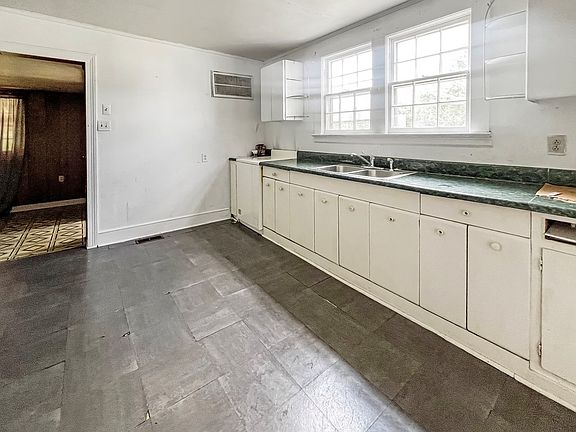 4th image of 57 Glen Oak Dr