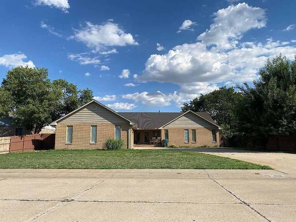 1st image of 300 Canna Ln