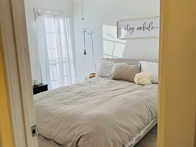 1100 Alvarado Dr SE — Photo 3