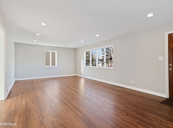 2nd image of 519 N Lombard Ave