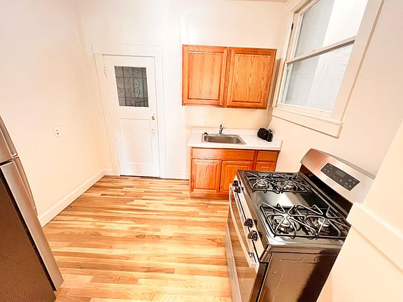 2nd image of 1082 Pine St #1