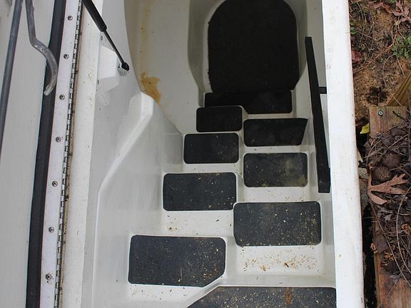 3rd image of 921 McGhee Rd