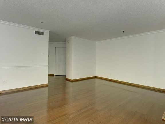 5th image of 1504 Lincoln Way APT 306