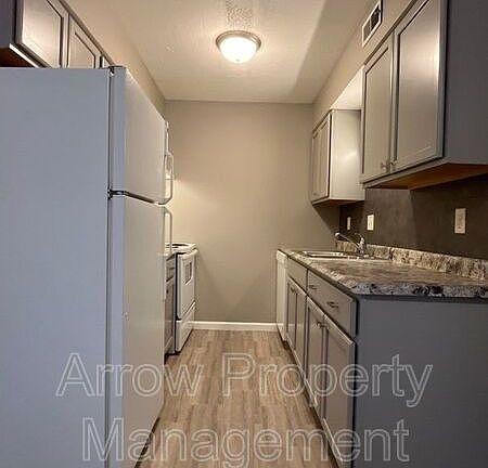 5th image of 941 Washington St APT 7
