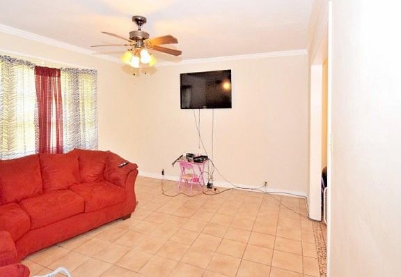 4th image of 5705 Prince Ln