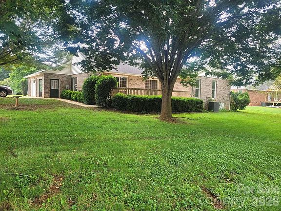 2nd image of 1275 Grady Ln