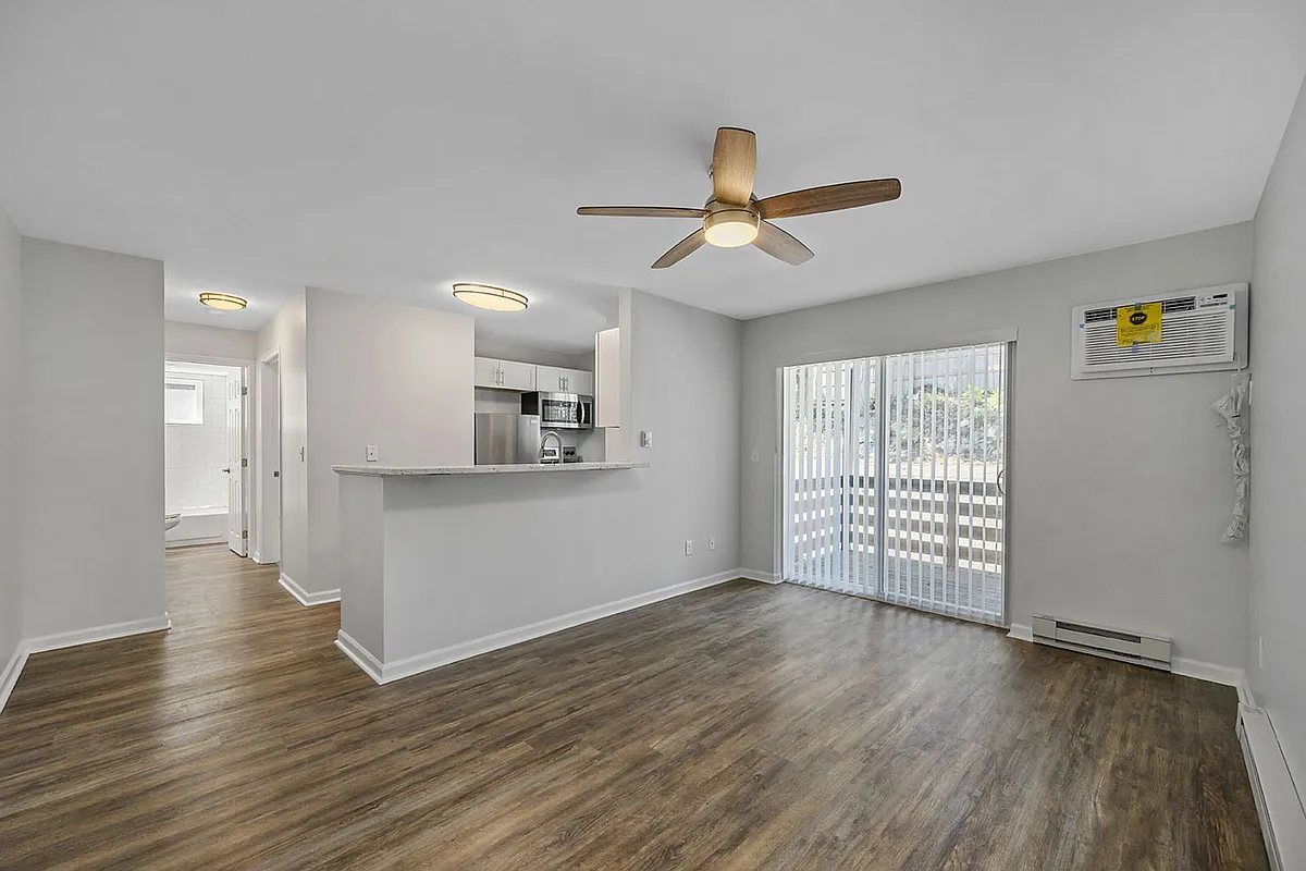 Building Photo - 2557 Hackberry St #6