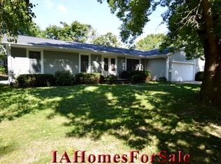 2808 Falbrook Dr NE, Cedar Rapids, IA 52402