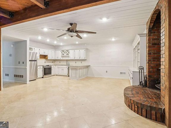 4th image of 5250 Aubrey Ln