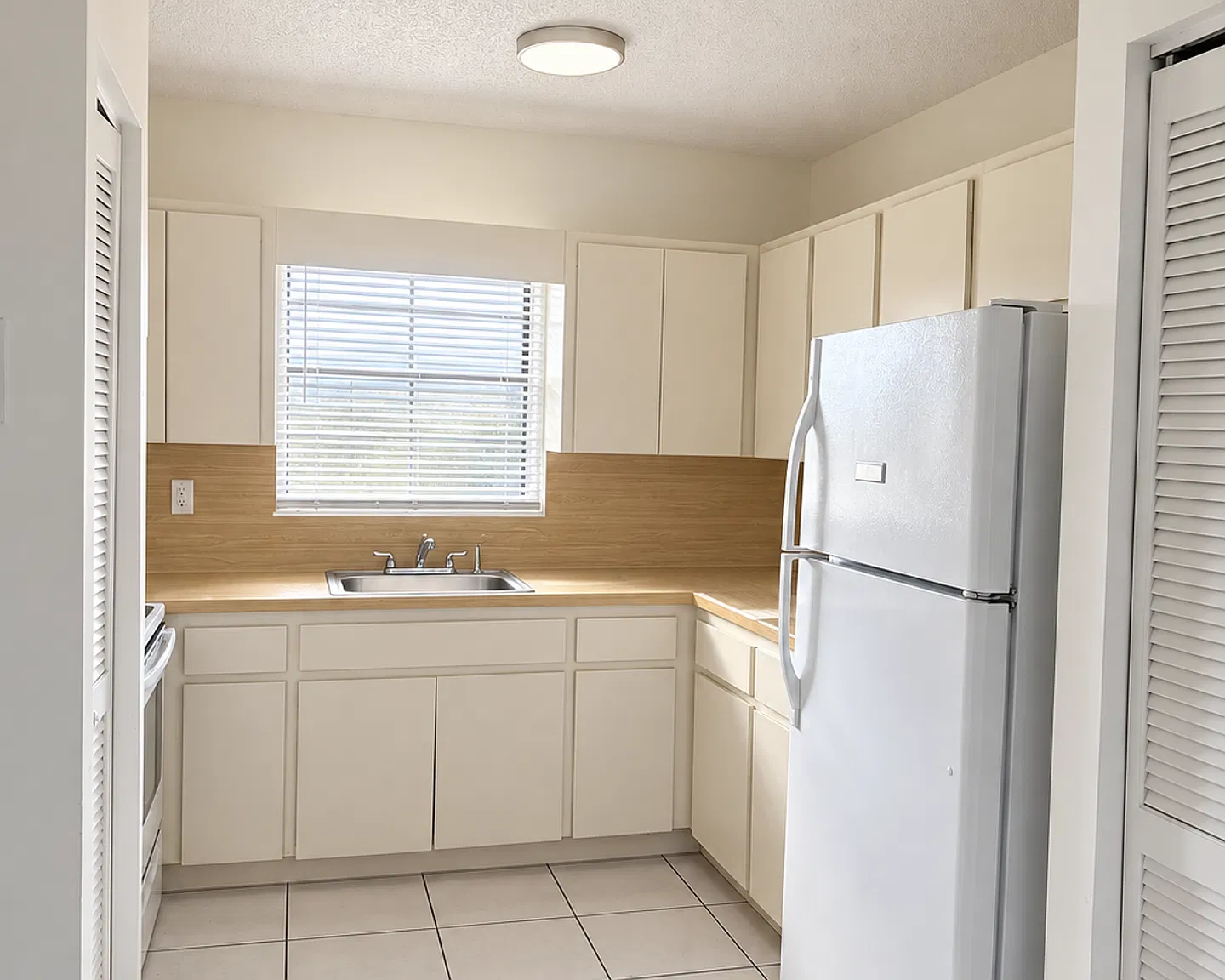Westland Manor — Photo 1