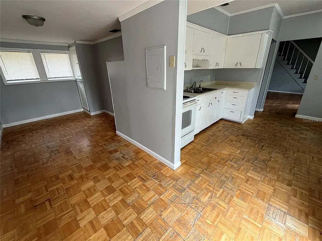 3 bed, 1.0 bath, 912 sqft, $1,320 — Photo 3