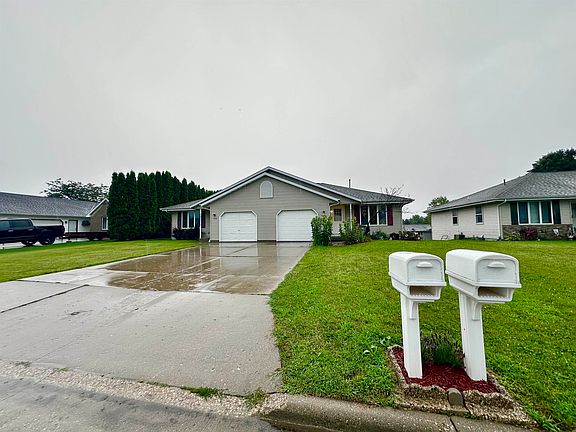 3rd image of 1124-1126 Brown Dr