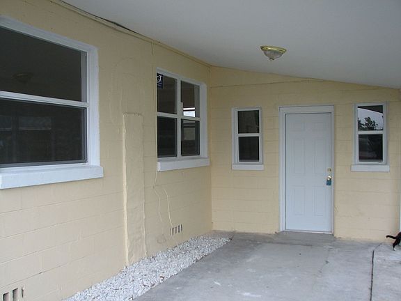 3rd image of 226 Avenue Q NW