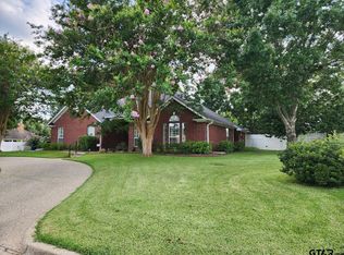 906 Wellington Ln, Athens, TX 75751
