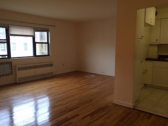 2nd image of 16302 Crocheron Ave APT 1