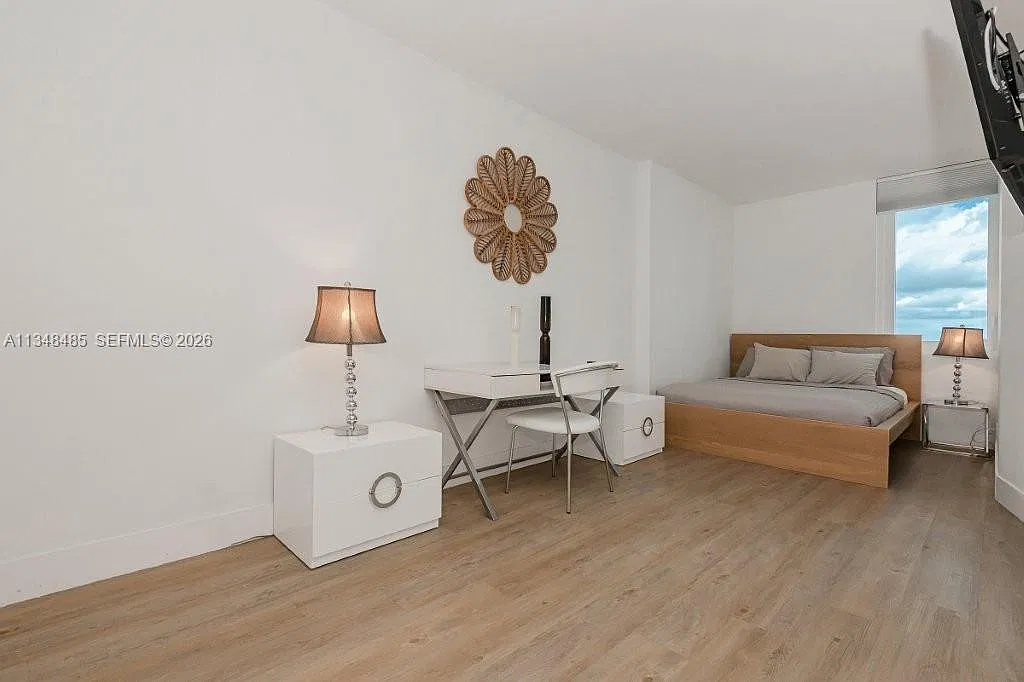 Roney Palace Condo — Photo 1