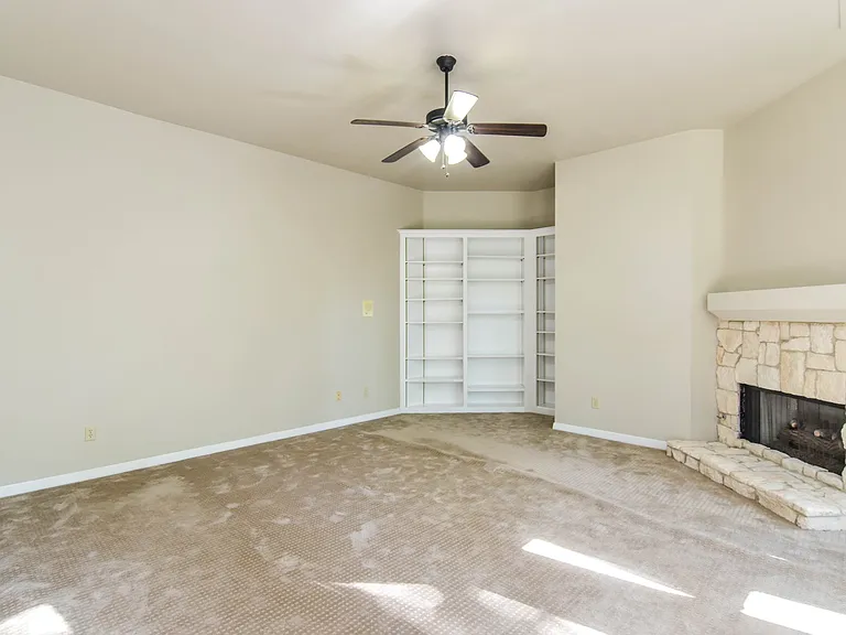 1113 Shady Oaks Cir — Photo 26